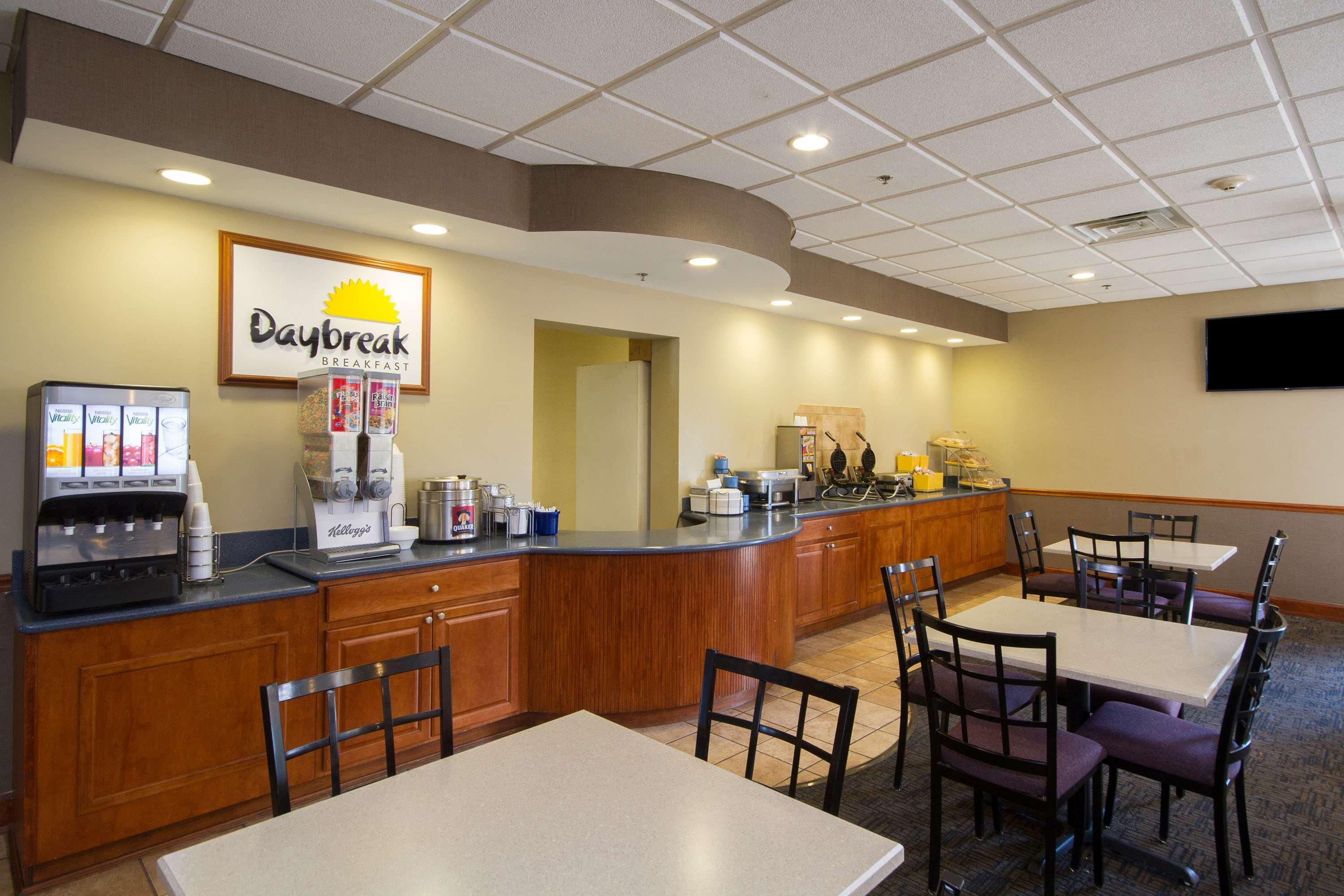 Comfort & Airport Hotel 3*